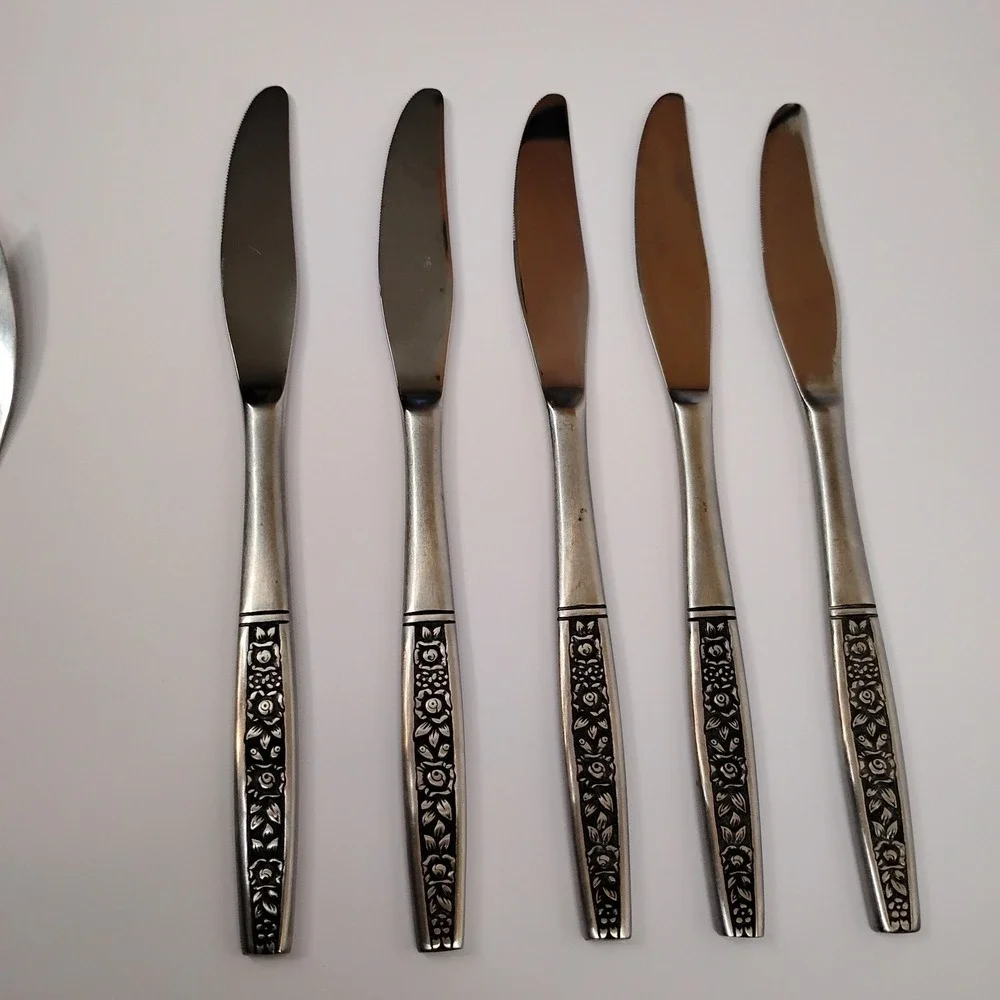 NORTHLAND FLORAL PANEL STAINLESS FLATWARE KOREA‎ 21 Pieces